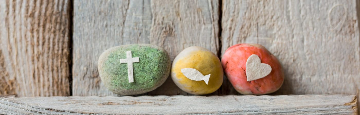 Kommunion, Konfirmation, Firmung, Taufe - bunte Steine mit Kreuz